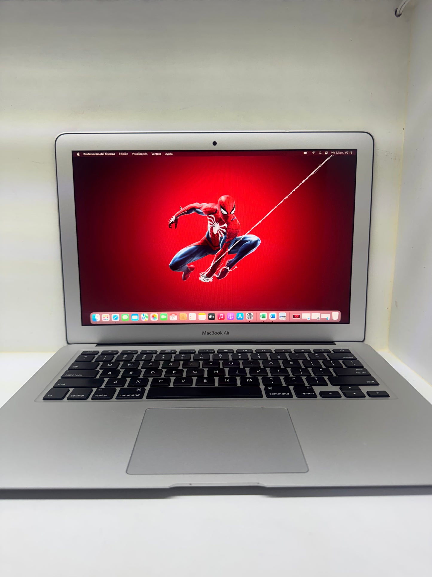 MACBOOK AIR